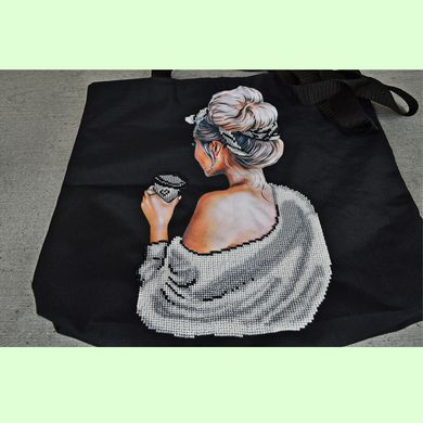 Сумочка вишита бісером "Дівчинка", готова сумка-шопер із вишивкою з бісеру ручної роботи