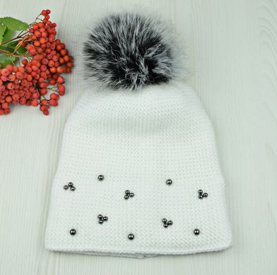 Жіноча зимова шапка "Поліна" біла - шапка на флісі з помпоном і намистинками Топ